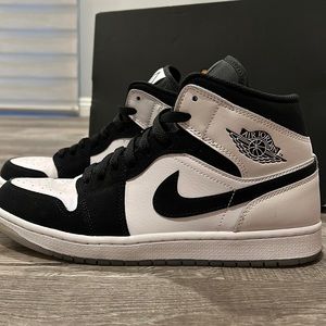 Jordan 1 Mid Diamond SE